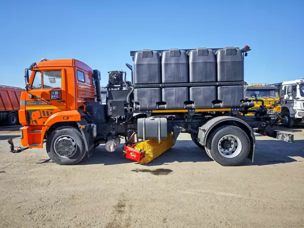 Купить КДМ Р-43253 на базе КамАЗ (пластиковые баки) цена «Регион 45»